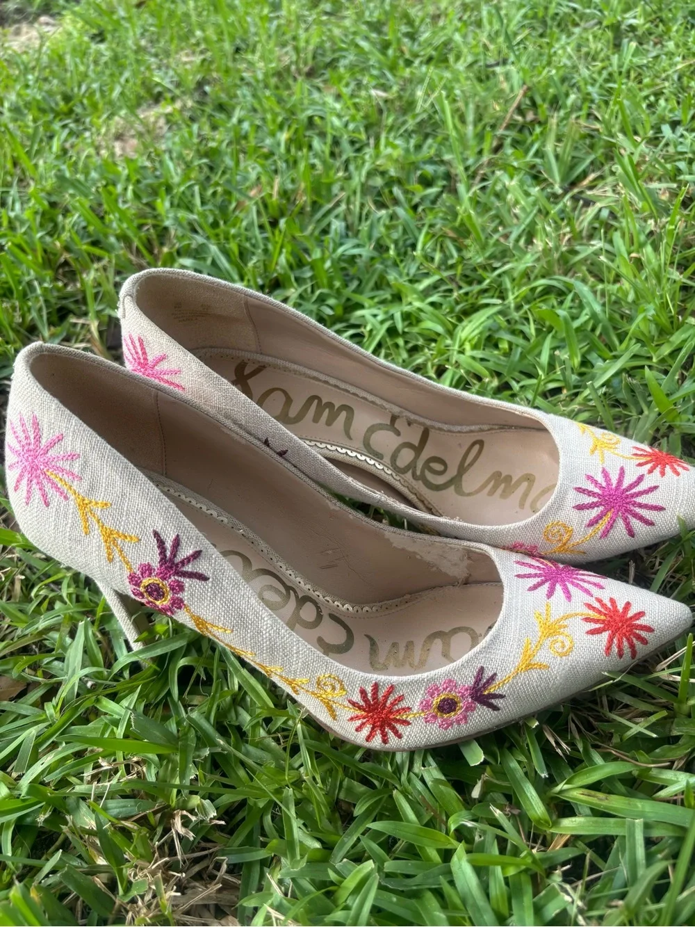 Sam Edelman Beige Embroidered Floral Pointed-Toe Pumps Size 9